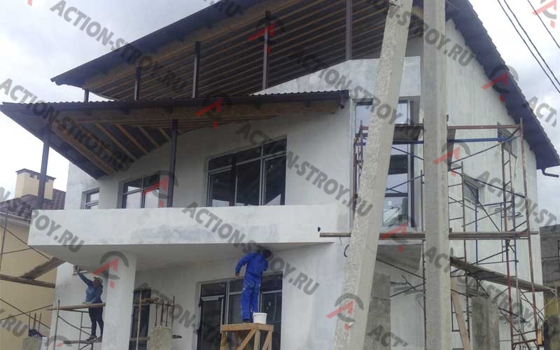Строительство трехэтажного дома в Геленджике, оштукатуривание фасада
